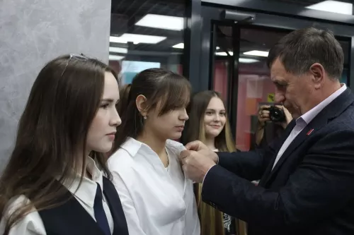 В молодёжном центре „Тау“ прошёл важный диалог с главой района