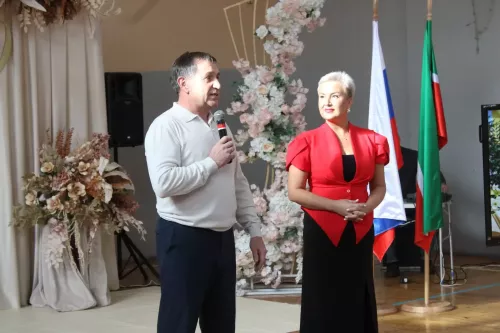 Бер мәктәп – меңләгән язмыш: Азнакайның 6 нчы мәктәбе 50 еллык юбилеен билгеләп үтте