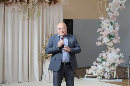 Бер мәктәп – меңләгән язмыш: Азнакайның 6 нчы мәктәбе 50 еллык юбилеен билгеләп үтте