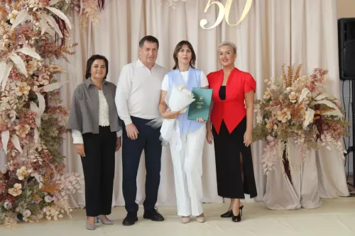 Бер мәктәп – меңләгән язмыш: Азнакайның 6 нчы мәктәбе 50 еллык юбилеен билгеләп үтте