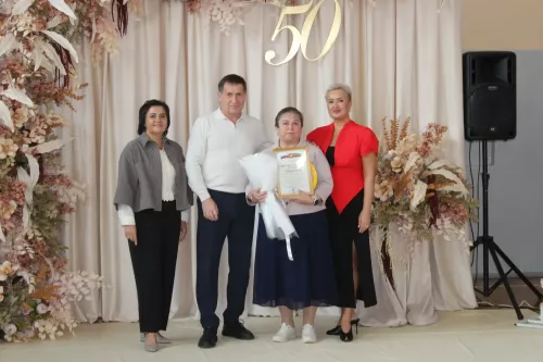 Бер мәктәп – меңләгән язмыш: Азнакайның 6 нчы мәктәбе 50 еллык юбилеен билгеләп үтте