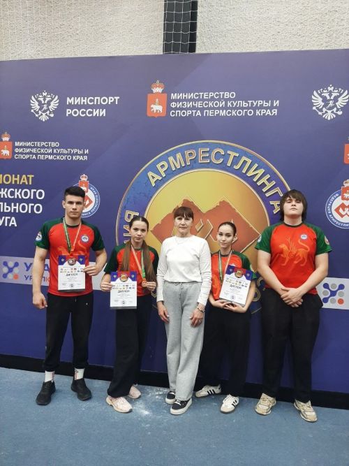 Золото и бронза Первенства ПФО: азнакаевские армрестлеры показали высокий класс