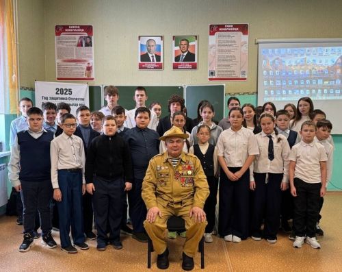 Уроки мужества в школах Азнакаево: патриотическое воспитание в рамках нацпроекта «Молодежь и дети»
