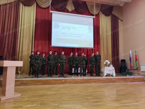 Азнакай районы мәктәпләрендә Хезмәт һәм Батырлык елына багышланган Парламент дәресләре узды