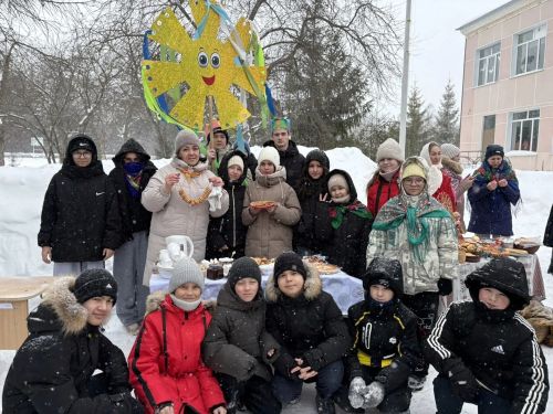 В Актюбинском школе №3 ярко и весело отметили Масленицу