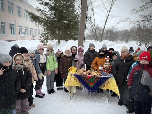 В Актюбинском школе №3 ярко и весело отметили Масленицу