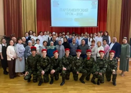 «Трудом и ратным подвигом Отечество мы славим»: в школах района проходят Парламентские уроки