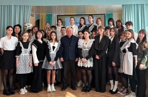 «Трудом и ратным подвигом Отечество мы славим»: в школах района проходят Парламентские уроки