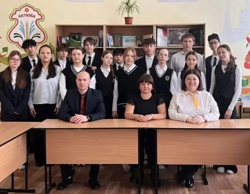 «Трудом и ратным подвигом Отечество мы славим»: в школах района проходят Парламентские уроки