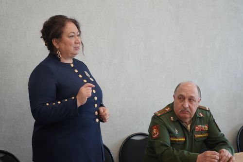 «Трудом и ратным подвигом Отечество мы славим!»: в азнакаевской гимназии прошел Парламентский урок