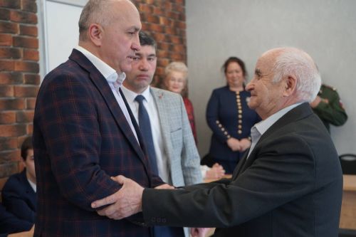 «Трудом и ратным подвигом Отечество мы славим!»: в азнакаевской гимназии прошел Парламентский урок
