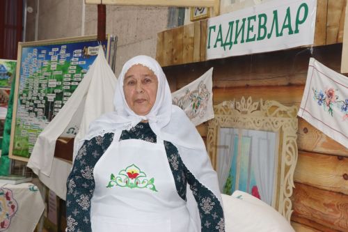 Азнакайның иң оста шәҗәрәчесенә 50 мең сум акча бирәләр!