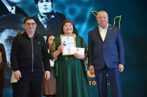 Азнакай китапханәчесе республикакүләм эссе конкурсында бүләкләнде