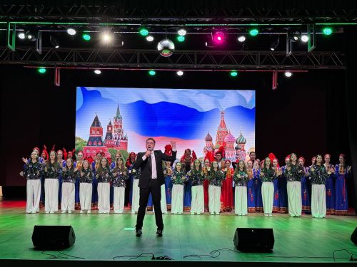 Яркий подарок от соседей: артисты из Уруссу порадовали азнакаевцев