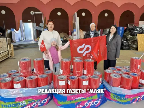 Сотрудники соцфонда Азнакаево передали гуманитарную помощь в зону СВО