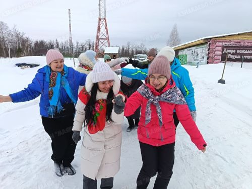 Клиентская служба в Азнакаево встретила Масленицу