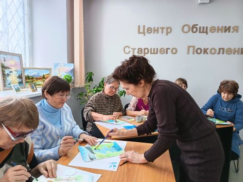 Центр общения старшего поколения в Азнакаево: выставка живописи и мастер-класс к празднику весны