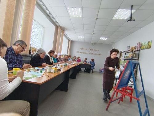 Центр общения старшего поколения в Азнакаево: выставка живописи и мастер-класс к празднику весны