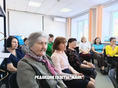 В Азнакаево провели встречу по вопросам кибербезопасности для пожилых