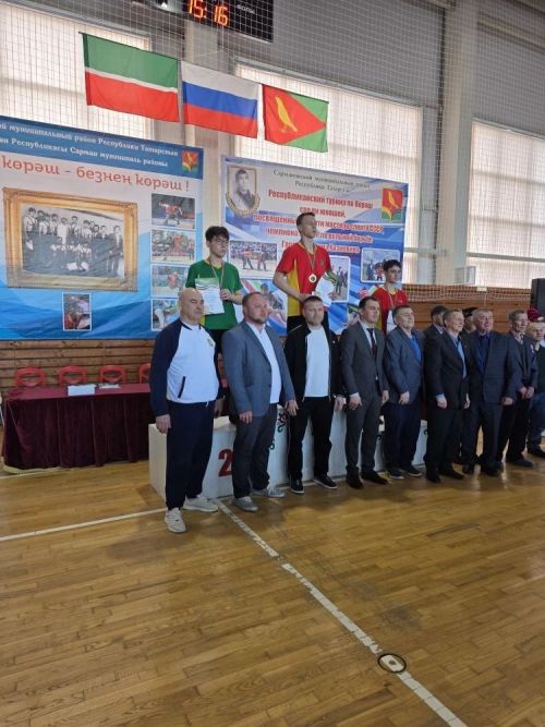 Азнакайлылар көрәш турнирында призлы урыннар яулады