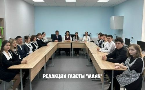 «Разговоры о важном»: школьники Азнакаево изучают местное самоуправление