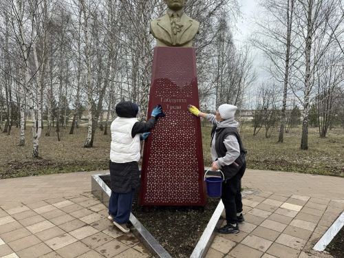 Всероссийский день заботы о памятниках: сотрудники Культурного центра привели в порядок парк Тарсус
