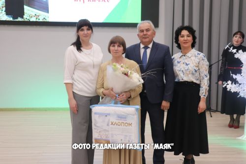У азнакаевской поэтессы Сарвар Ханиповой вышел в свет девятый сборник