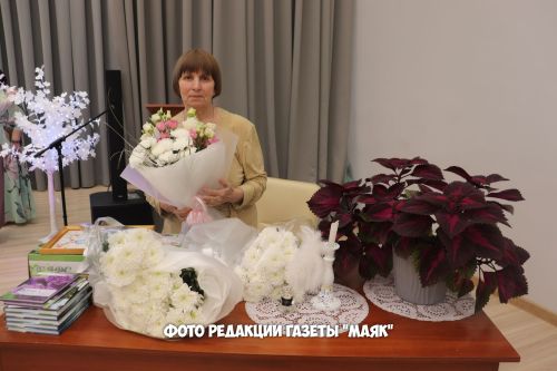 У азнакаевской поэтессы Сарвар Ханиповой вышел в свет девятый сборник