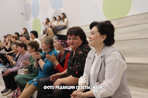 У азнакаевской поэтессы Сарвар Ханиповой вышел в свет девятый сборник