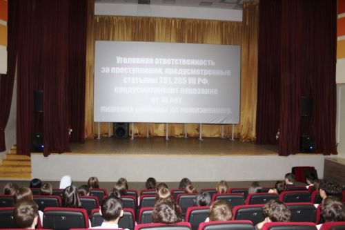 «Школа безопасности»: в Азнакаево молодежи рассказали, как вести себя в экстремальных ситуациях