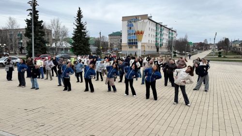 Бодрое утро с культурой: в Азнакаево массово отметили Всемирный день здоровья