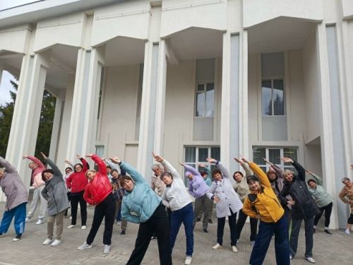 Бодрое утро с культурой: в Азнакаево массово отметили Всемирный день здоровья