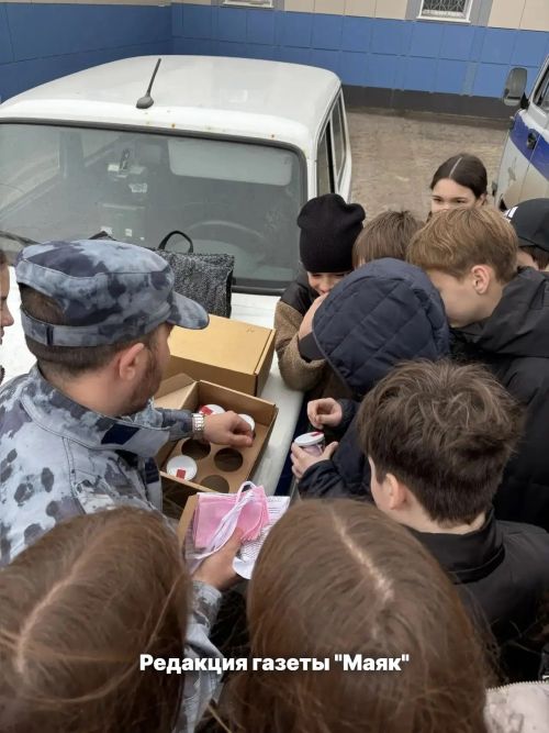 Азнакайда мәктәп укучылары полиция кинологлары эше белән танышты
