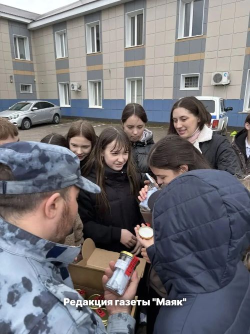 Азнакайда мәктәп укучылары полиция кинологлары эше белән танышты