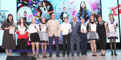 Азнакай районы башлыгы олимпиада җиңүчеләренә грантлар тапшырды