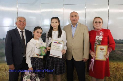 Азнакай районы башлыгы олимпиада җиңүчеләренә грантлар тапшырды