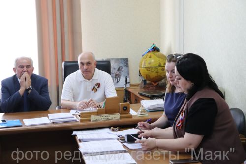 В Азнакаево прошло заседание районной комиссии по профилактике правонарушений среди несовершеннолетних