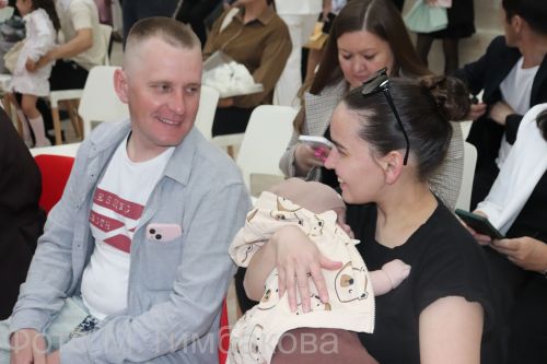 Сегодня в Молодёжном центре «Тау» прошло торжественное чествование 26 новорождённых, появившихся на свет в 2026 году