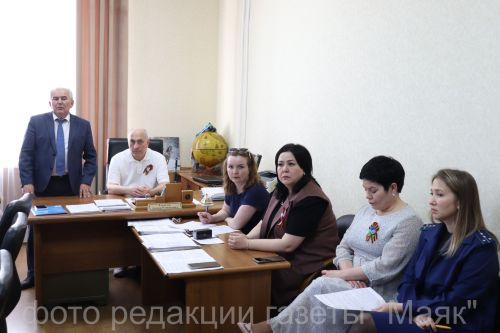 В Азнакаево прошло заседание районной комиссии по профилактике правонарушений среди несовершеннолетних