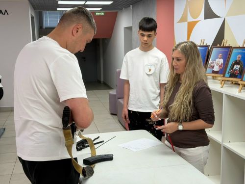 В Молодёжном центре состоялось спортивно‑патриотическое мероприятие «Семейная зарница», в котором приняли участие 8 семей