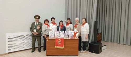 Геройлар янәшәдә
