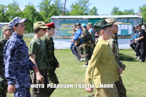 Азнакайның сигезенче сыйныф укучылары хәрби өйрәнүләр уза