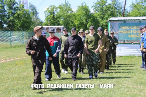 Азнакайның сигезенче сыйныф укучылары хәрби өйрәнүләр уза