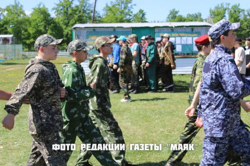 Ученики восьмых классов Азнакаево прошли военные сборы