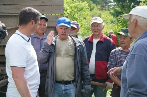 На старо-татарском кладбище в Азнакаево прошёл субботник с участием земляков