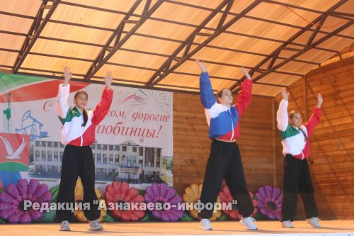 Аллея выпускников и первоклассников появилась в поселке Актюбинский