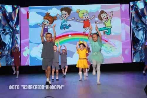В ДК прошел конкурс «Мини-мисс Азнакаево»: восемь маленьких звёздочек засияли на сцене!