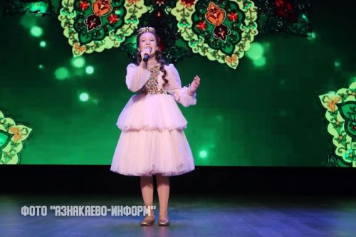 В ДК прошел конкурс «Мини-мисс Азнакаево»: восемь маленьких звёздочек засияли на сцене!