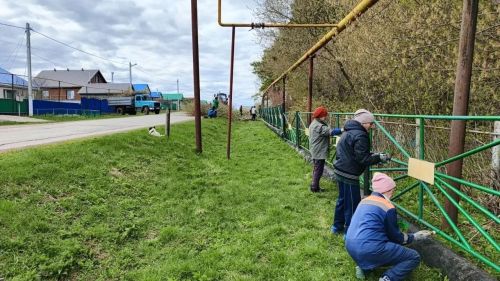 В Азнакаевском районе продолжаются субботники