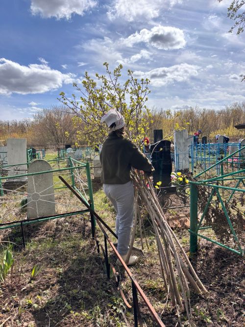 В Азнакаевском районе продолжаются субботники
